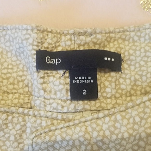 Gap Khaki/White Floral Patterned Shorts - Picture 2 of 4
